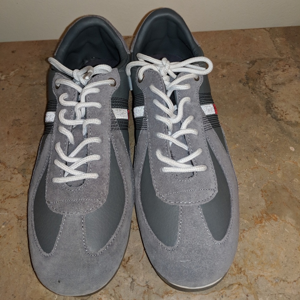 Tommy Hilfiger tennis shoe